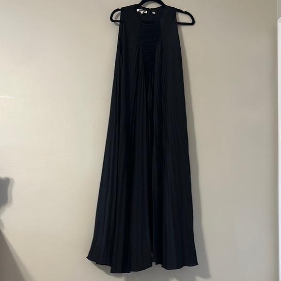 Vince Womens Black Pleated Smocked Midi Dress Sz Small Chic Minimalist Coastal - Picture 5 of 13